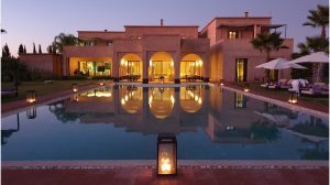 Luxusimmobilie in der Nähe von Marrakech, Villa 1001 Nacht - Außenansicht mit Pool