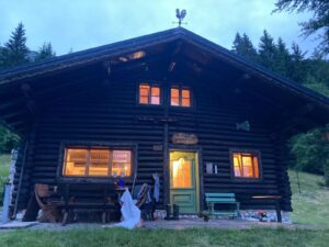 Idyllische Berghütte in den Belluneser Dolomiten