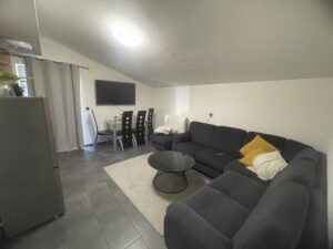 Wohnbereich kleine Wohnung im Dachgeschoß Top 5